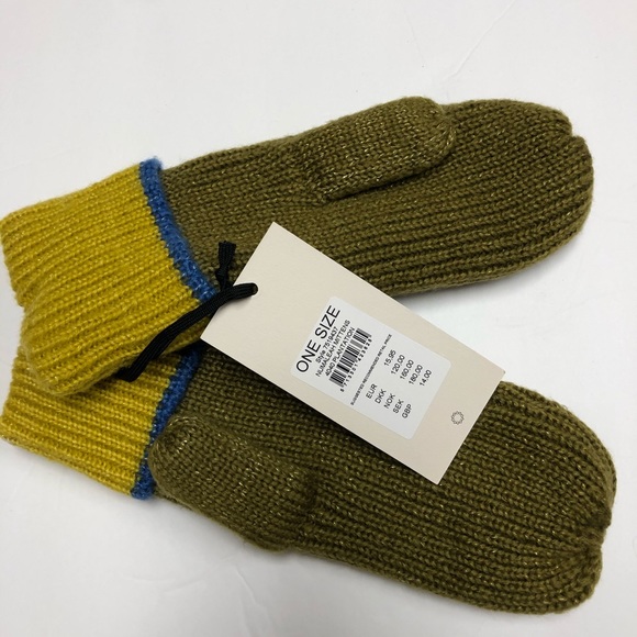 *** LAST ONE!! NWT Numph Numaleah Mittens - Picture 2 of 2